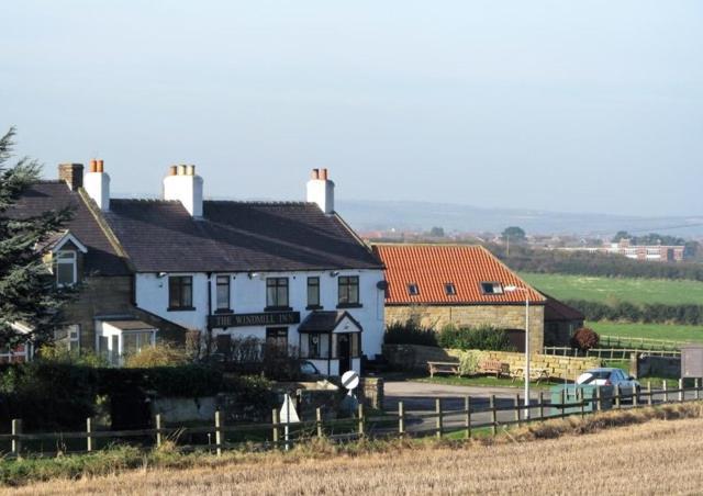 The Windmill Inn - Whitby Stainsacre Esterno foto