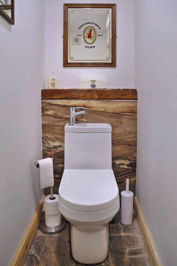 The Windmill Inn - Whitby Stainsacre Esterno foto