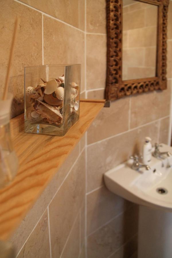 The Windmill Inn - Whitby Stainsacre Esterno foto