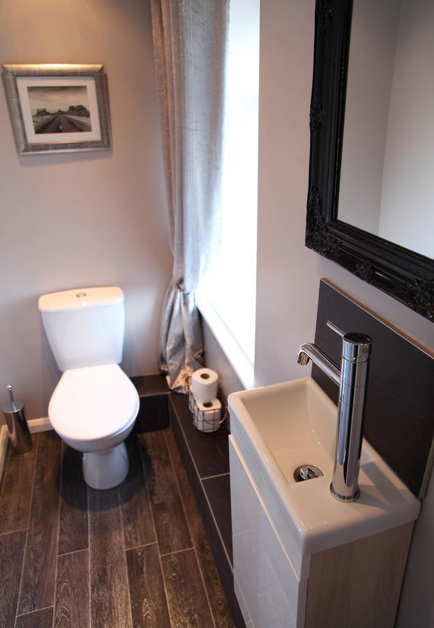 The Windmill Inn - Whitby Stainsacre Esterno foto